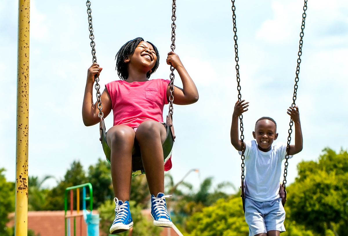 kids-playing-on-swingset